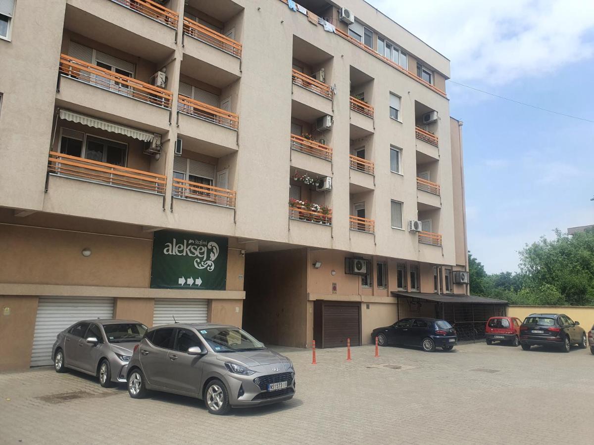 Adriana 64 - Besplatan Privatni Parking Apartment Novi Sad Exterior photo